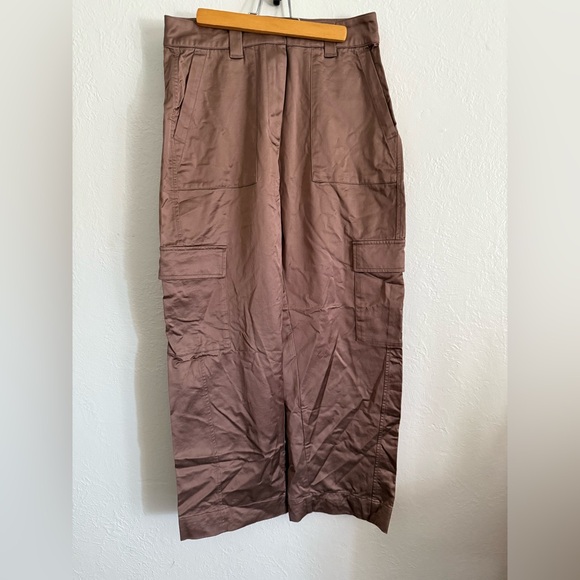 New Old navy satin cargo pants - Picture 2 of 4